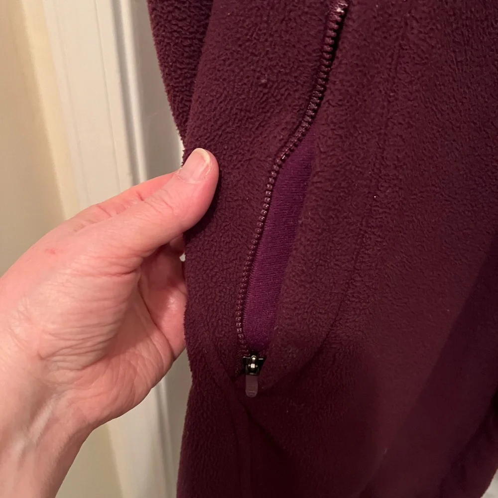 **REDUCED** Land's End Polartec Fleece Hoodie 0x in burgundy - Picture 4 of 5